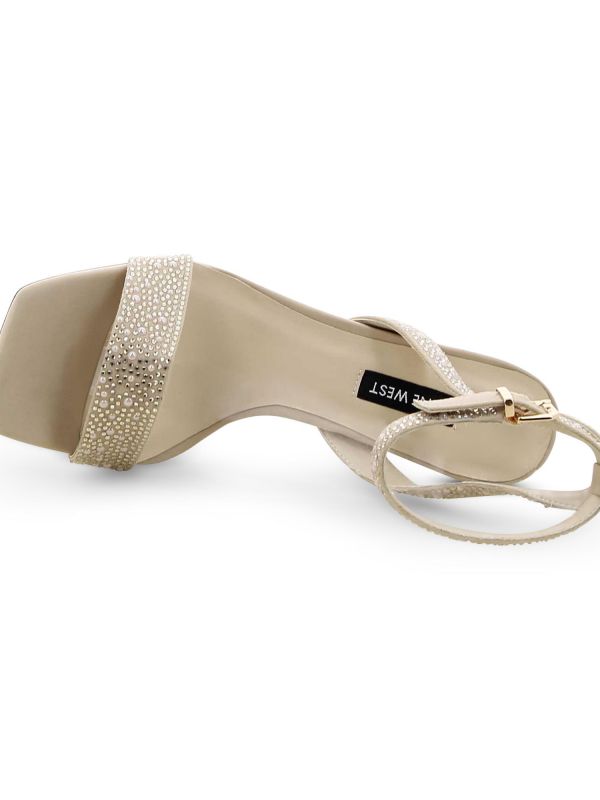 נעלי ערב אלגנטיות עם אבנים ועקב גבוה