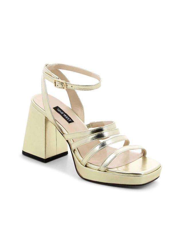 סנדלים עם רצועות ועקב גבוה לנשים