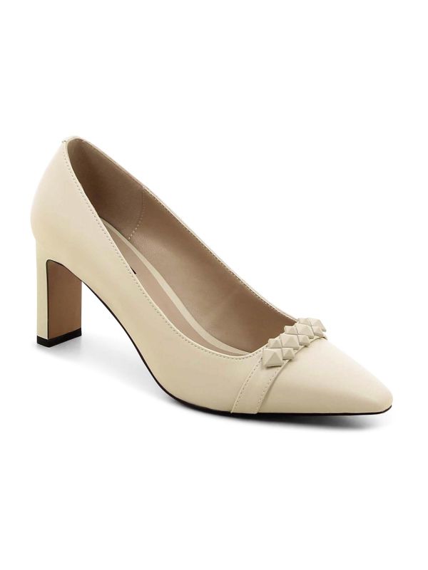 נעלי סירה לנשים עם רצועת ניטים