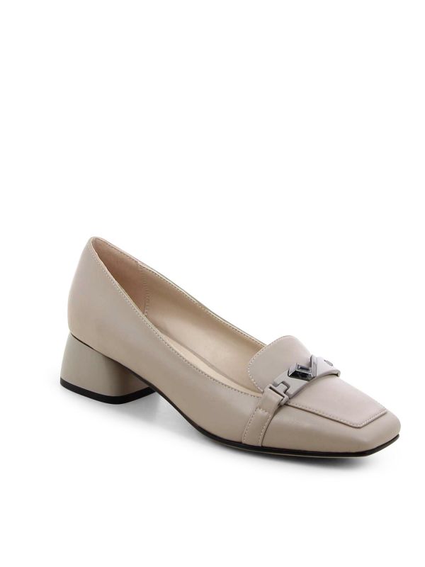 נעלי מוקסין לנשים עם עקב נמוך