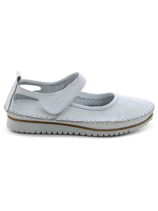 נעלי סירה עם תיפורים לנשים