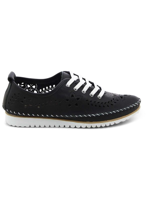 נעלי סניקרס עם דוגמא מחוררת לנשים