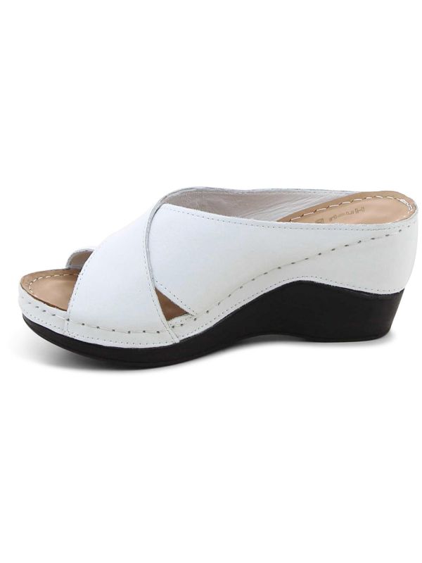 כפכפי נשים עם עקב רוקי ורצועת איקס