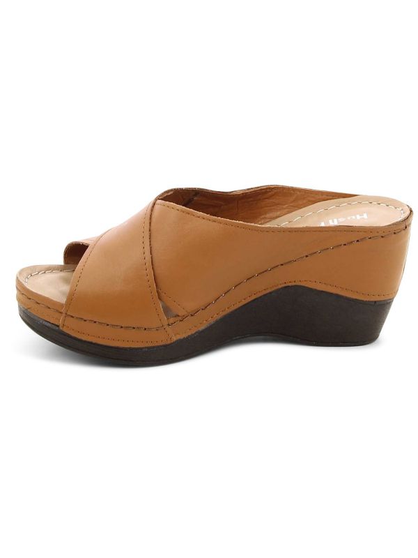 כפכפי נשים עם עקב רוקי ורצועת איקס