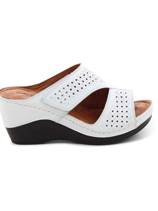 כפכפי נשים עם עקב רוקי ורצועה מחוררת