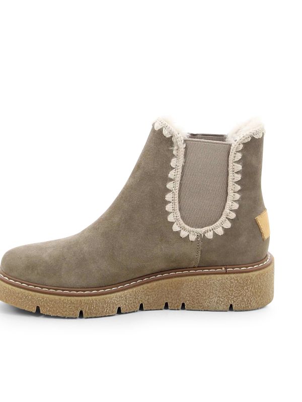 מגפוני צ’לסי עם רקמה