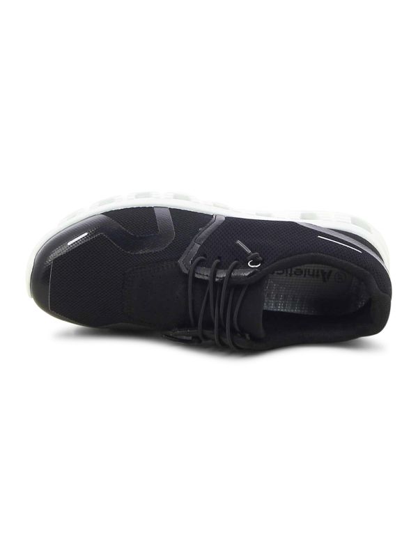 נעליים ספורטיביות עם סוליית חורים לנשים