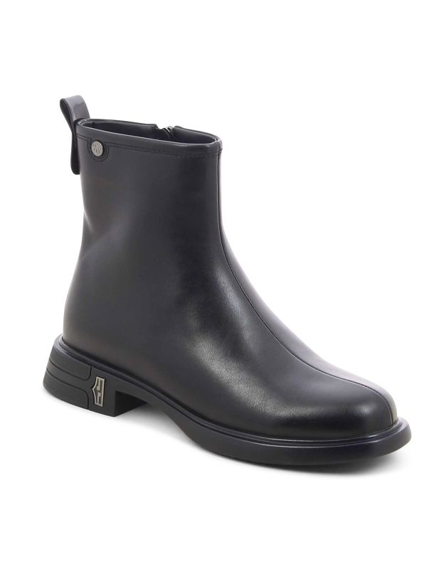 בוטס נשים עם עקב נמוך