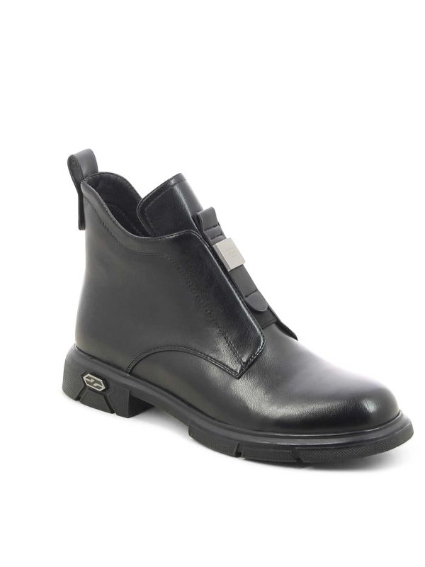 נעלי נשים סגורות עם תכשיט מרובע