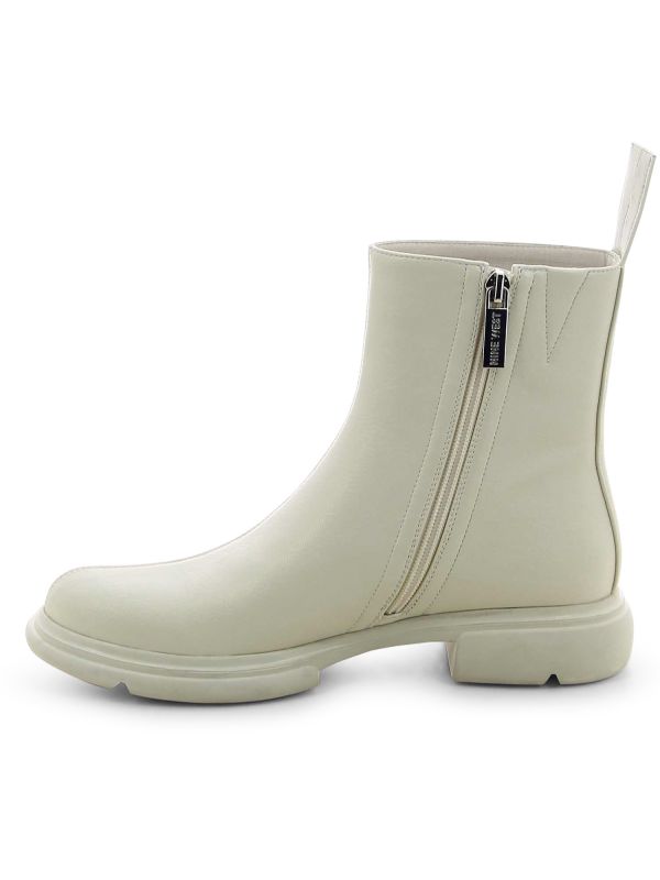 מגפוני נשים שטוחים עם סוליית טרקטור