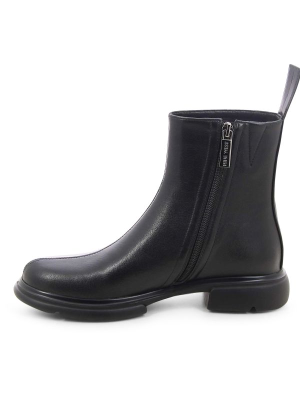 מגפוני נשים שטוחים עם סוליית טרקטור