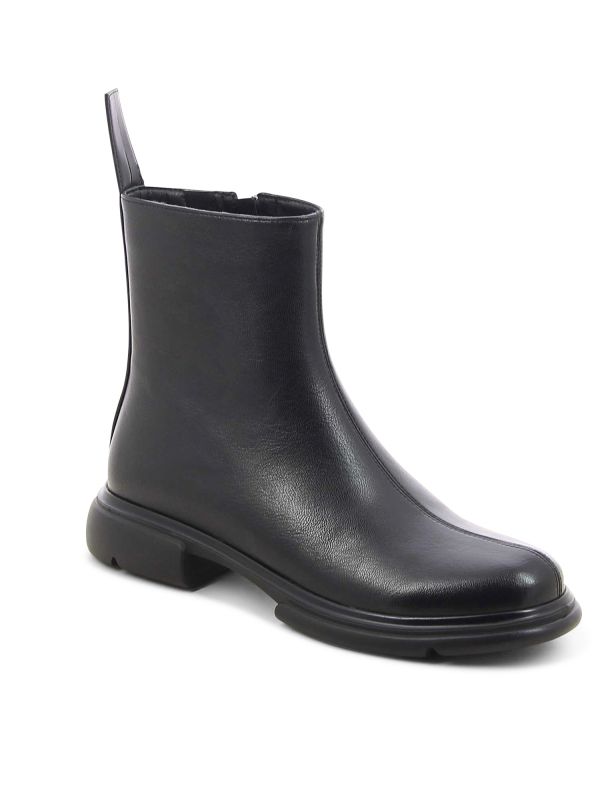 מגפוני נשים שטוחים עם סוליית טרקטור