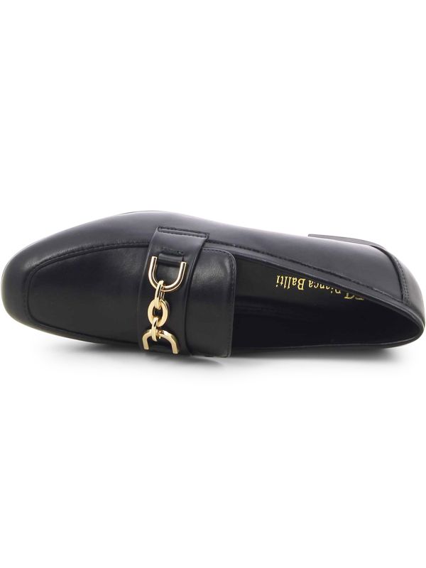 נעלי מוקסין לנשים עם שרשרת