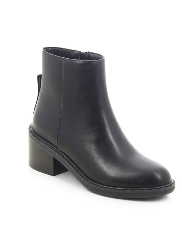 מגפונים קלאסיים לנשים עם עקב מרובע