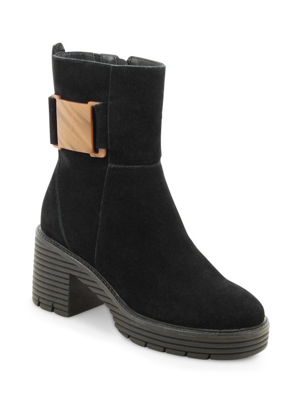 מגפוני נשים עם עקב גבוה