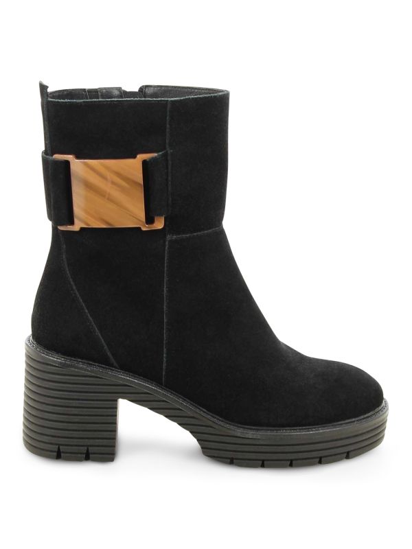 מגפוני נשים עם עקב גבוה