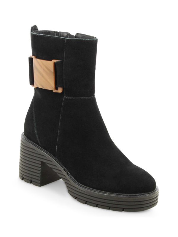 מגפוני נשים עם עקב גבוה