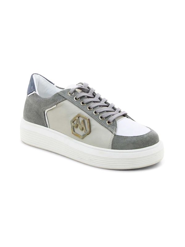 נעלי סניקרס בשילוב תכשיט לנשים