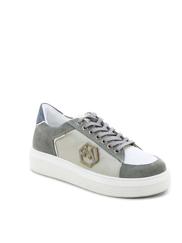 נעלי סניקרס בשילוב תכשיט לנשים