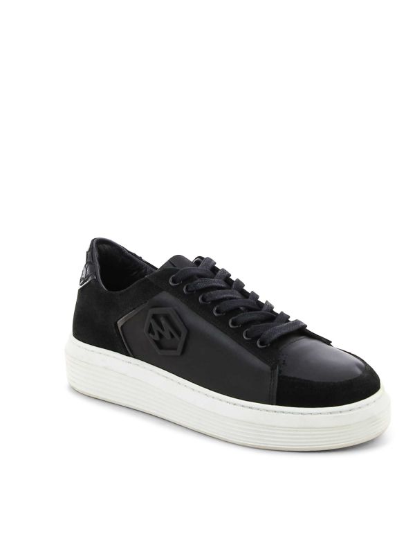 נעלי סניקרס בשילוב תכשיט לנשים