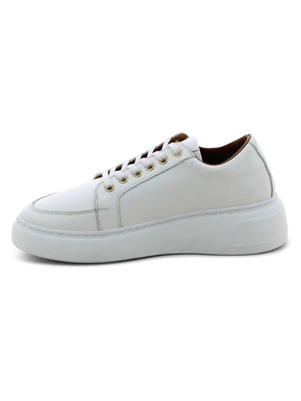 נעלי סניקרס קלאסיות עם סוליה עבה לנשים