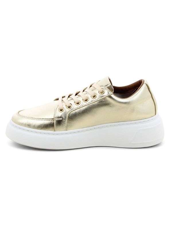 נעלי סניקרס קלאסיות עם סוליה עבה לנשים