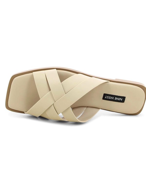 כפכפים שטוחים עם רצועות שתי וערב לנשים