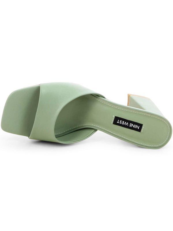 כפכפי נשים עם עקב גבוה