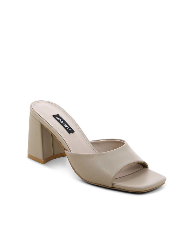 כפכפי נשים עם עקב גבוה