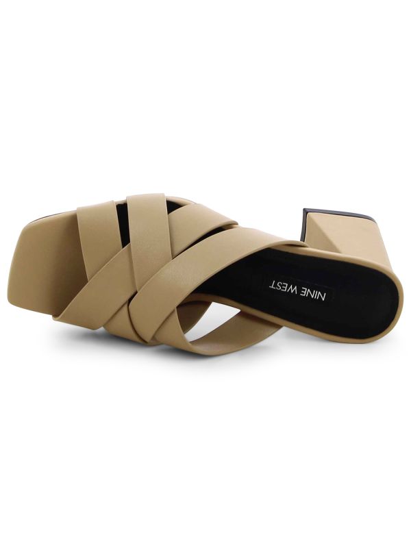 כפכפים עם עקב נמוך לנשים