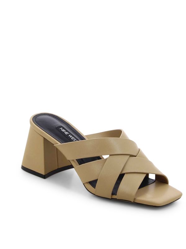 כפכפים עם עקב נמוך לנשים