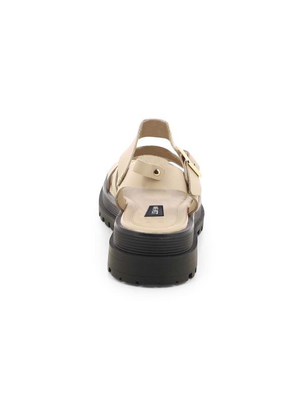 סנדלי נשים שטוחים עם שלוש רצועות וסוליית טרקטור