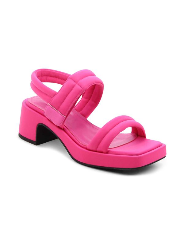 סנדלי נשים עם רצועות ועקב עבה