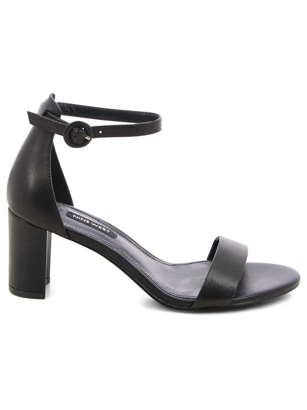 סנדלי נשים קלאסיים עם רצועה ועקב רחב