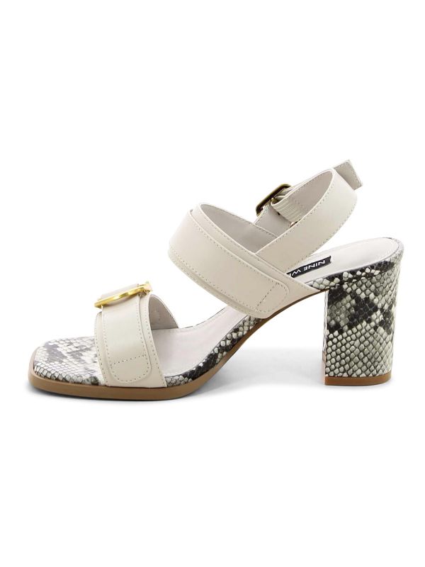 סנדלי נשים עם אבזמים ועקב צ’אנקי