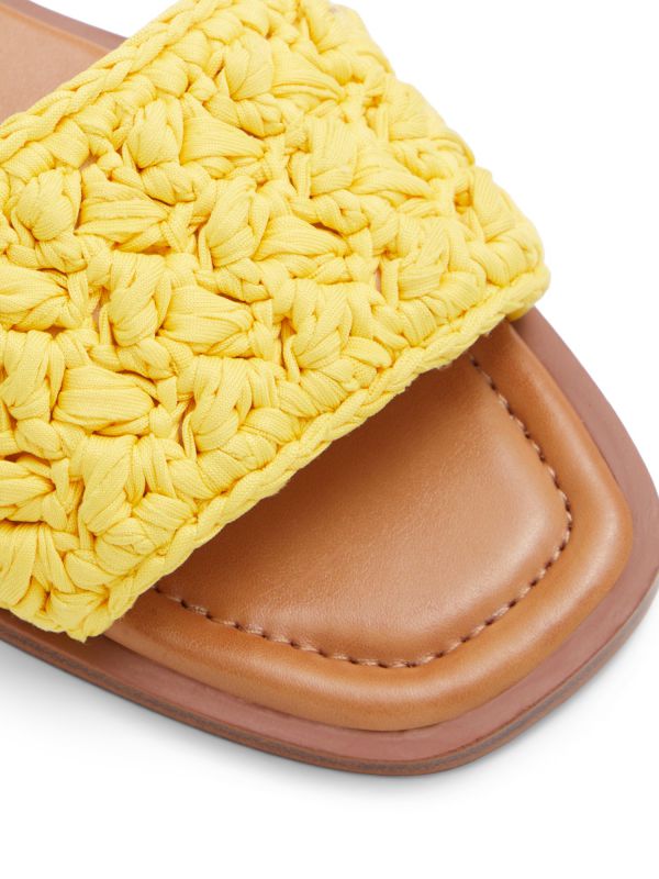 SOLENA - סנדלים שטוחים עם רצועה קלועה