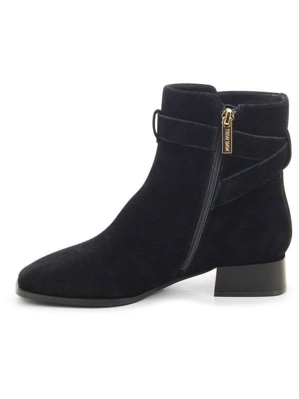 מגפונים לנשים עם אבזם מוזהב