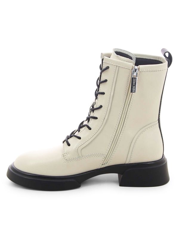 נעליים צבאיות עם שרוכים לנשים