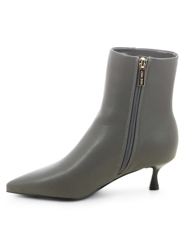 מגפוני עקב עם שפיץ לנשים