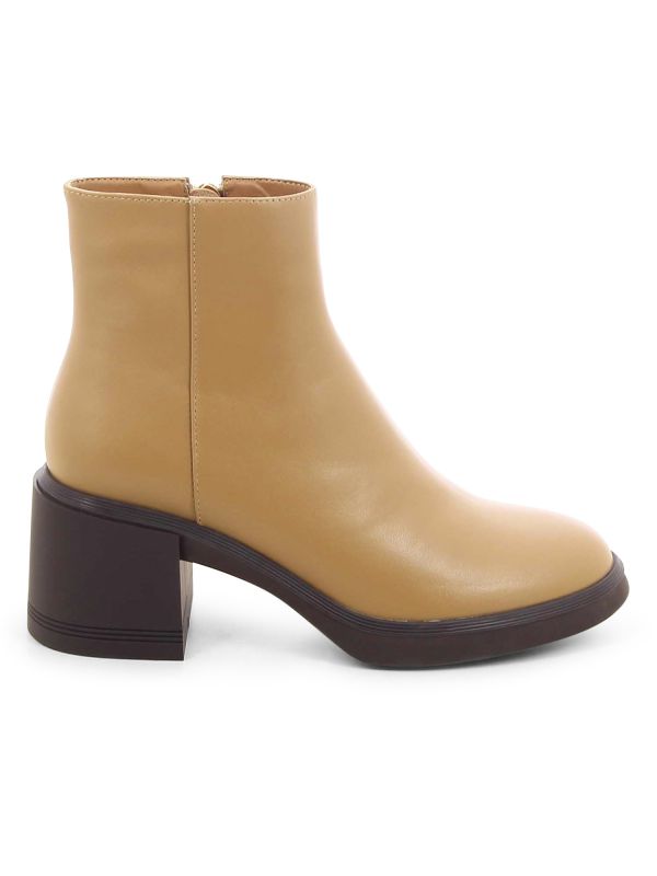 מגפוני נשים עם עקב מרובע