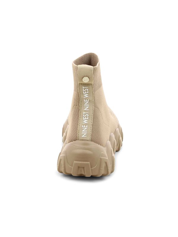 מגפוני גרב לנשים עם סוליית טרקטור