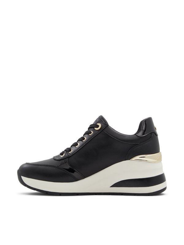 נעלי סניקרס לנשים בגזרה טרנדית