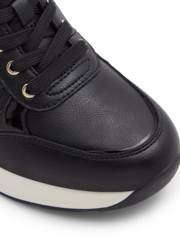 נעלי סניקרס לנשים בגזרה טרנדית