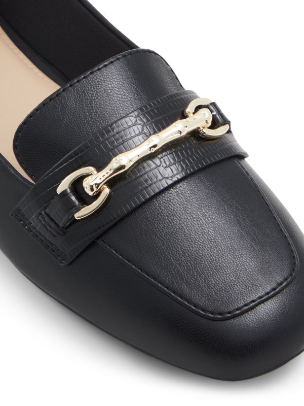 נעלי לואפרס עם אבזם לנשים