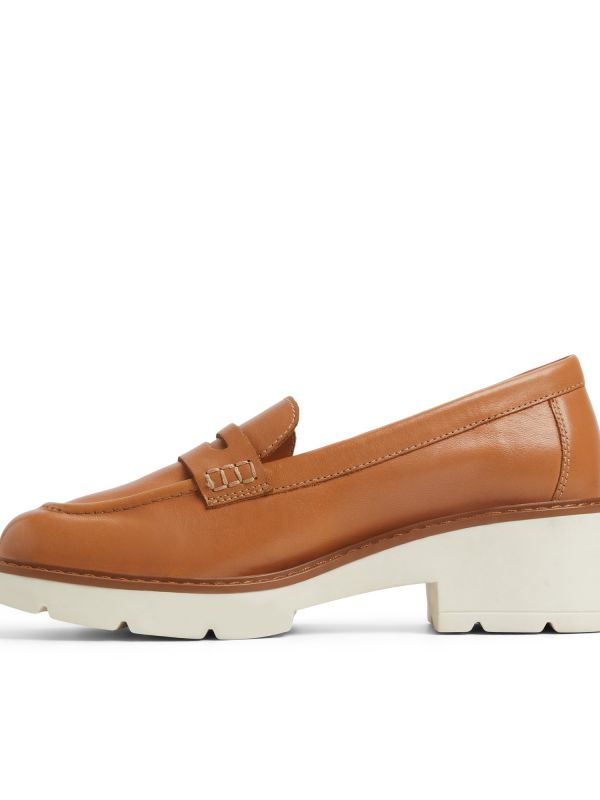 נעלי מוקסין מעור עם סוליית טרקטור לנשים