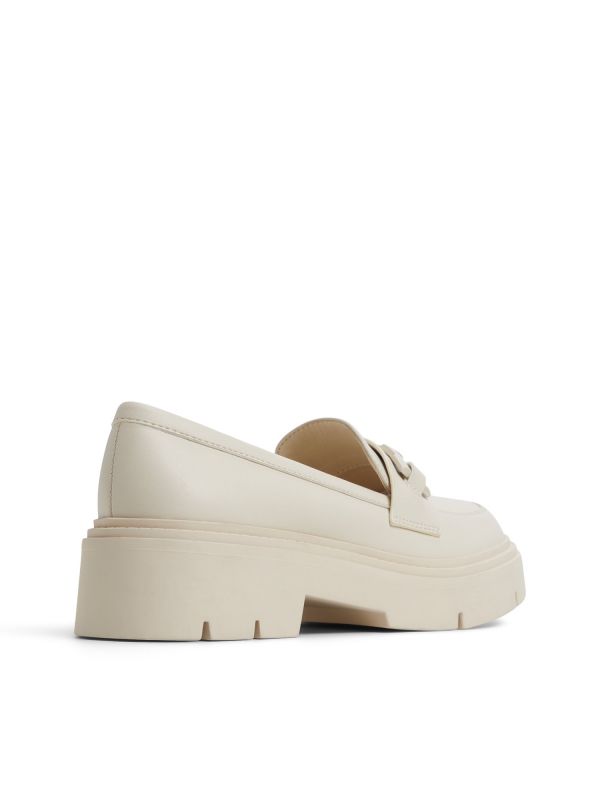 נעלי מוקסין עם סוליית טרקטור ואבזם לנשים