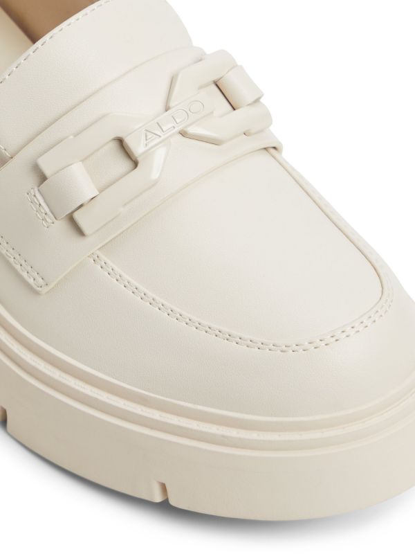 נעלי מוקסין עם סוליית טרקטור ואבזם לנשים