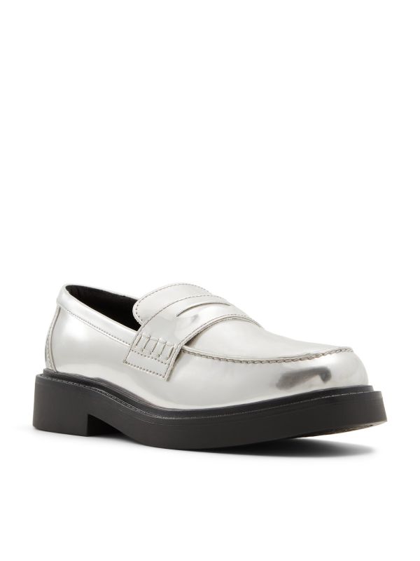 נעלי לואפרס מעור לנשים