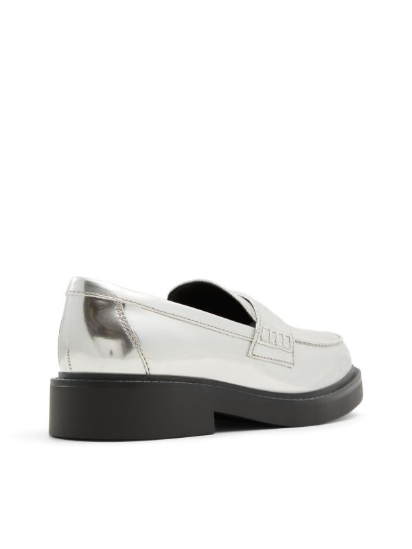 נעלי לואפרס מעור לנשים