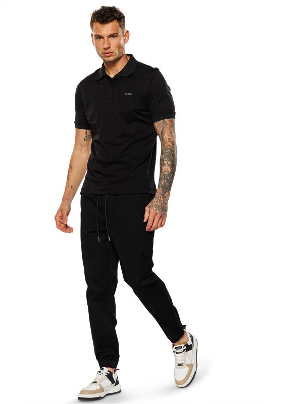 חולצת פולו קצרה לגברים עם תווית מטאלית